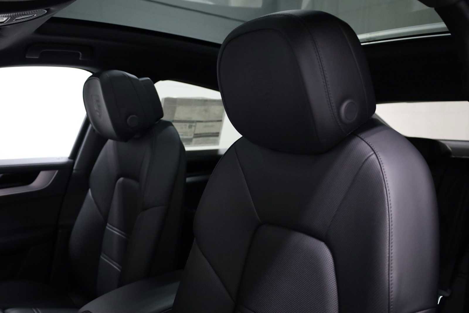 New 2026 Porsche Cayenne Coupe AWD/4WD image 19