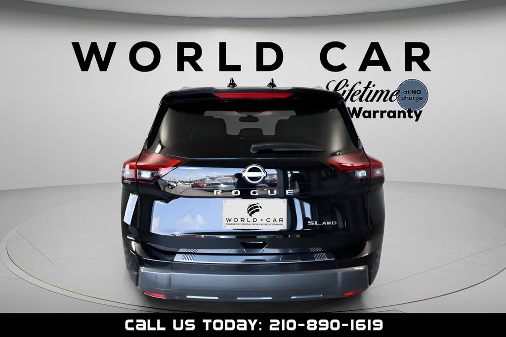 Used 2025 Nissan Rogue SL w/ Tech Package image 6