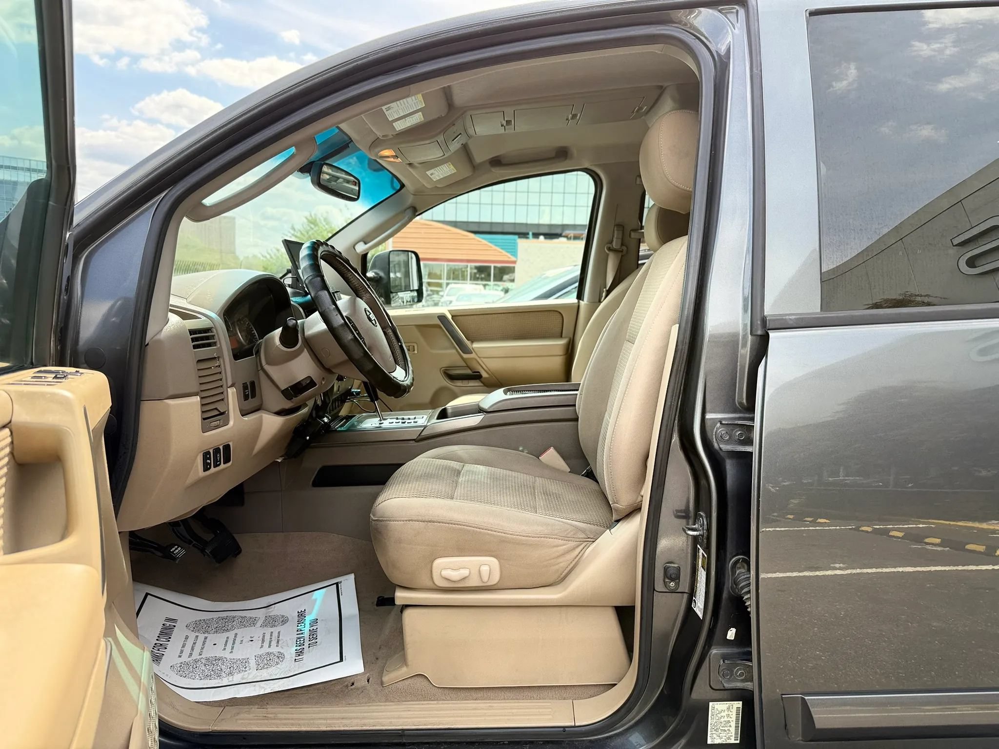 Used 2008 Nissan Titan SE AWD/4WD image 10
