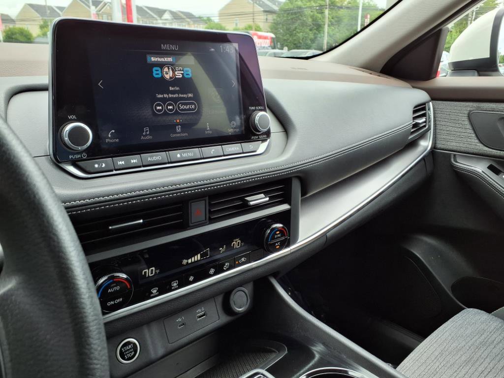 Used 2023 Nissan Rogue SV image 31