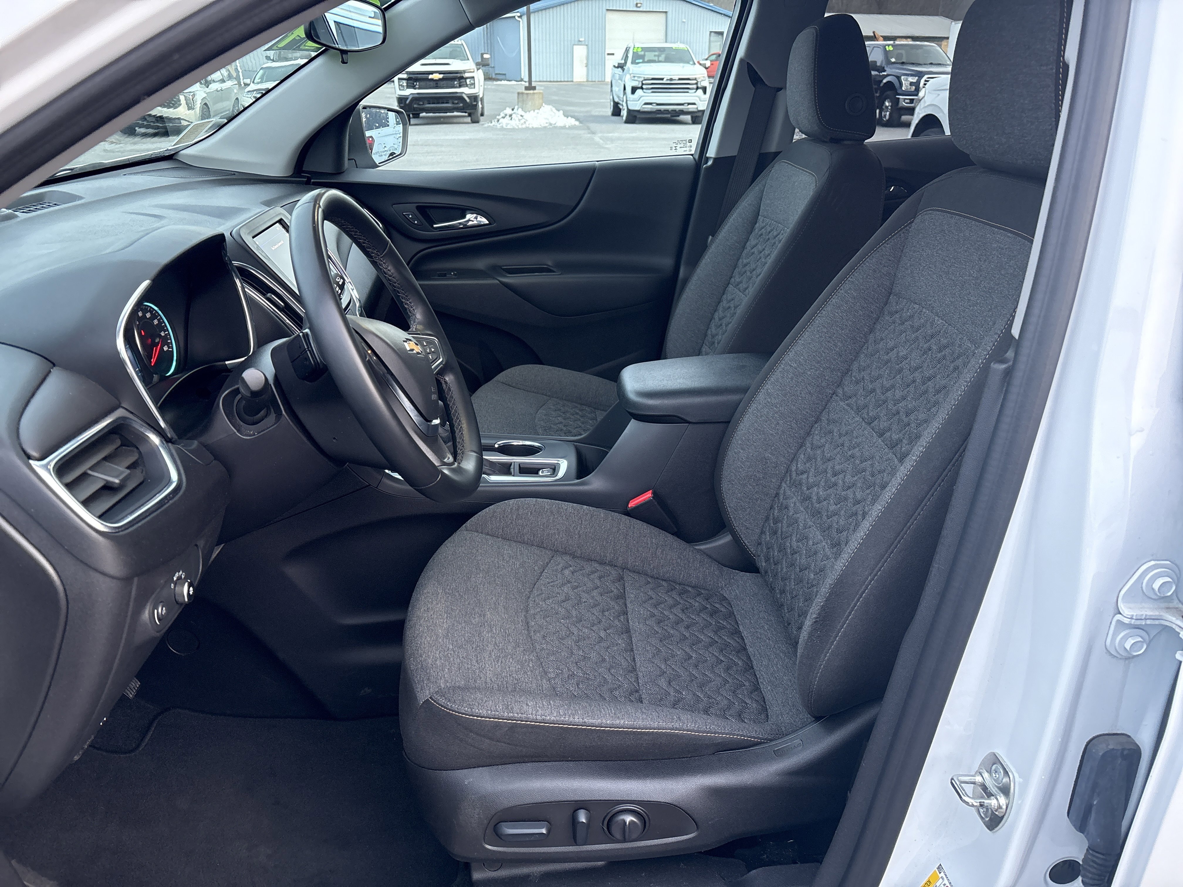 Used 2024 Chevrolet Equinox LT image 12