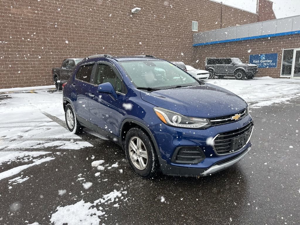 Used 2017 Chevrolet Trax LT w/ Sun & Sound Package image 2