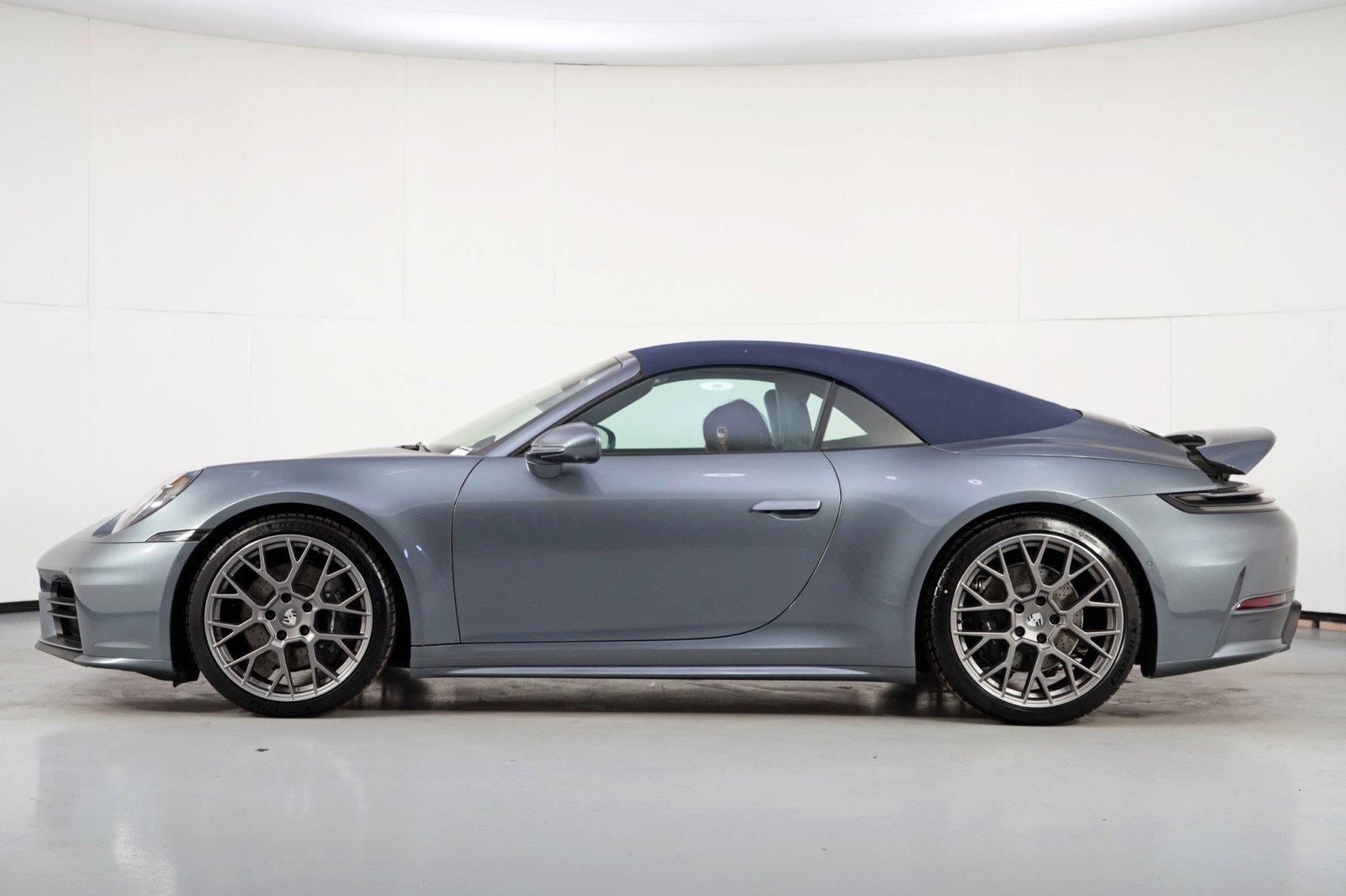 Used 2025 Porsche 911 Carrera image 9