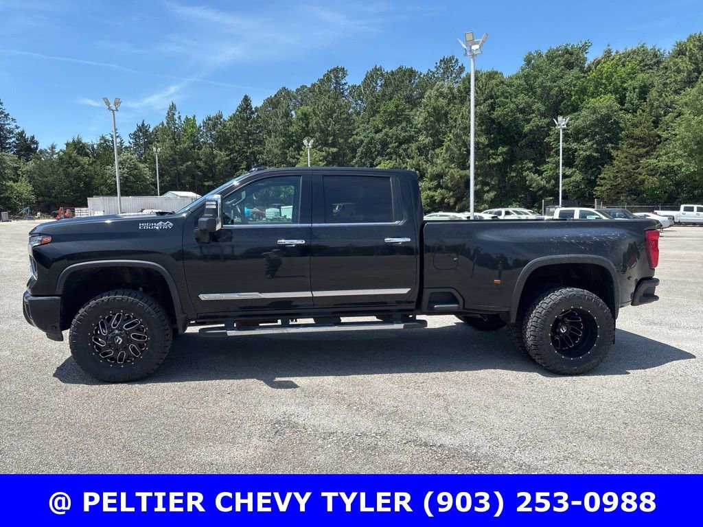 Used 2024 Chevrolet Silverado 3500 High Country w/ High Country Premium Package AWD/4WD image 4