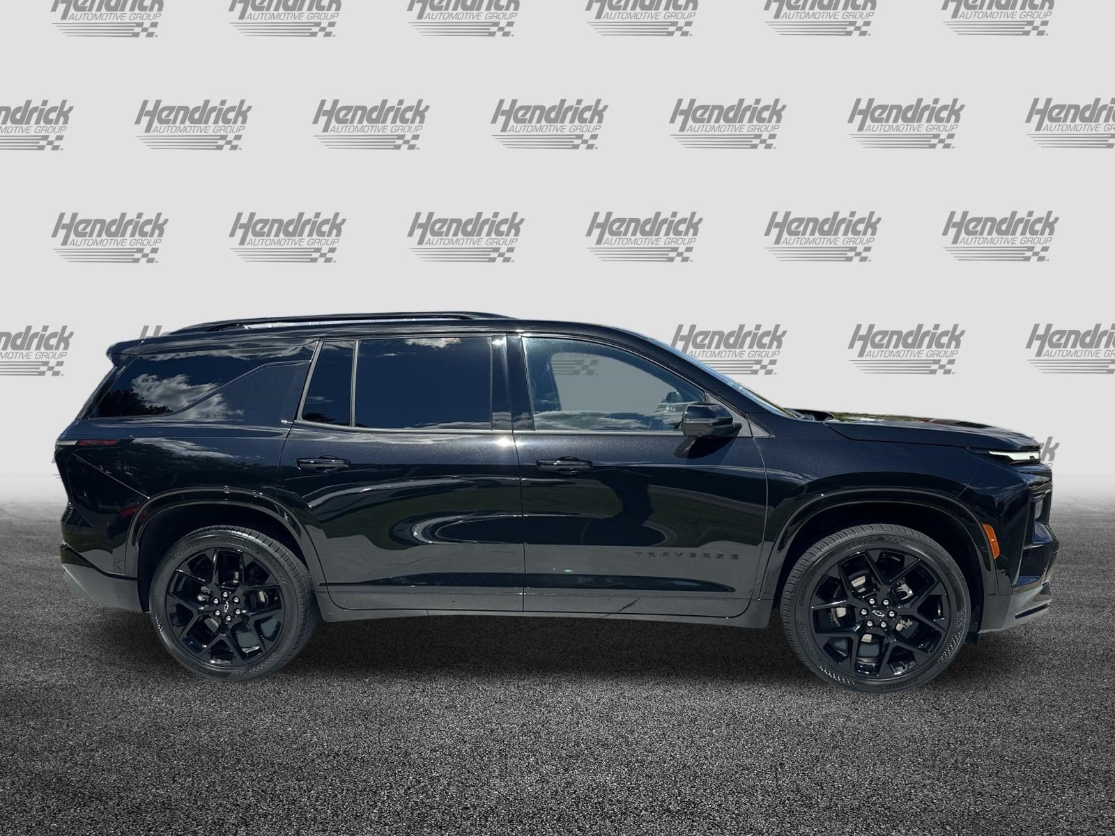 Used 2025 Chevrolet Traverse RS FWD image 11