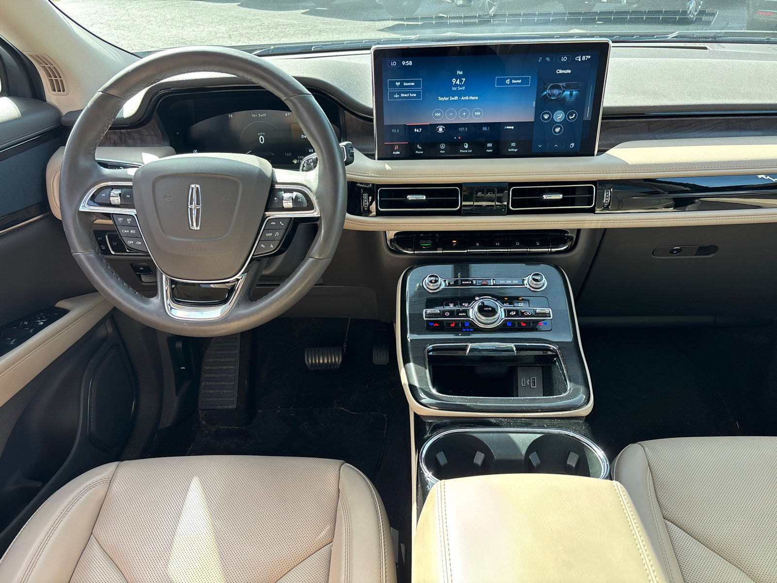 Used 2023 Lincoln Nautilus Reserve w/ Cargo Utility Package AWD/4WD image 28
