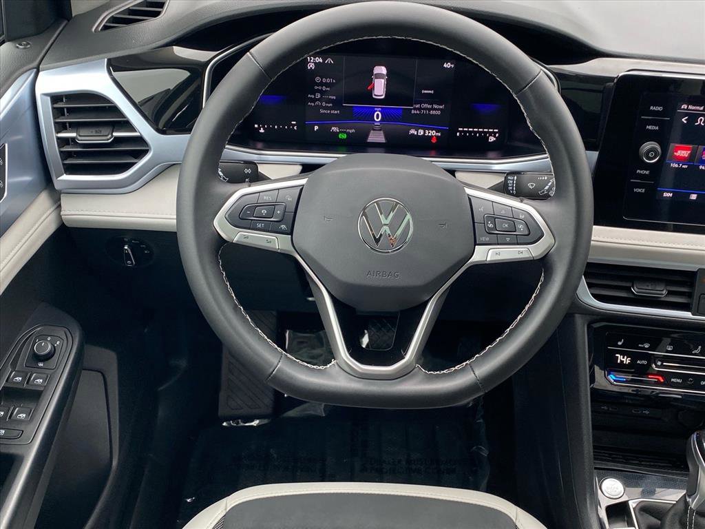 Used 2025 Volkswagen Taos SE image 5