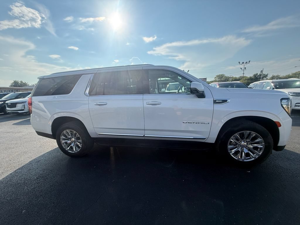 Used 2023 GMC Yukon XL Denali AWD/4WD image 2