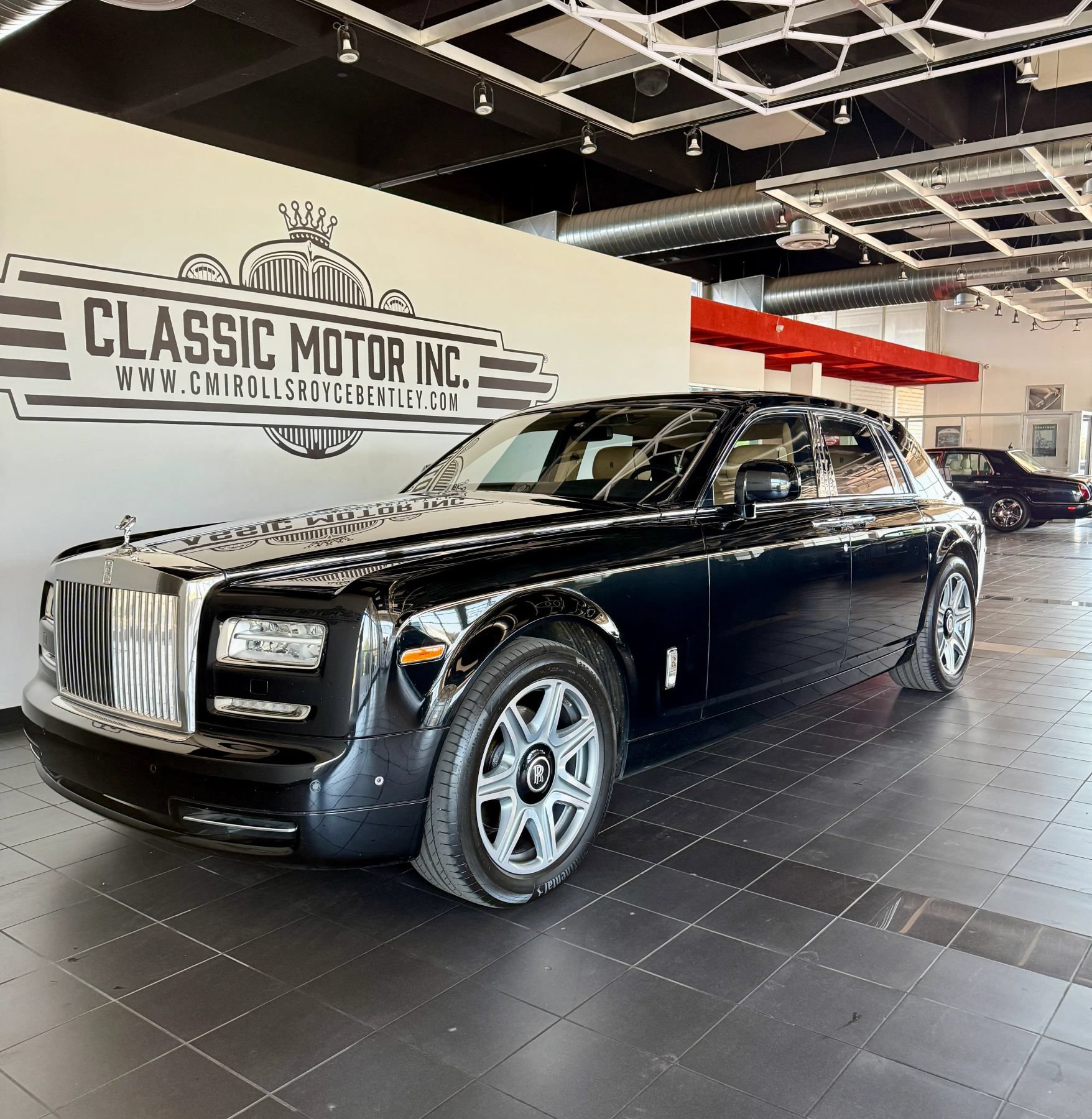 Used 2015 Rolls-Royce Phantom Sedan RWD image 4