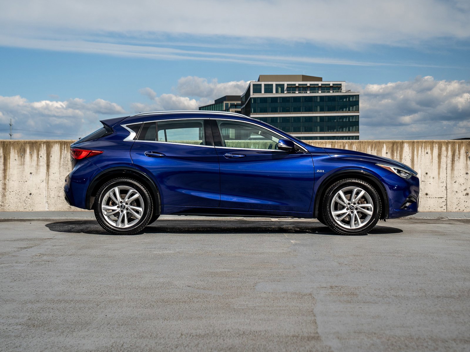 Used 2018 INFINITI QX30 Premium w/ Navigation Package FWD image 6