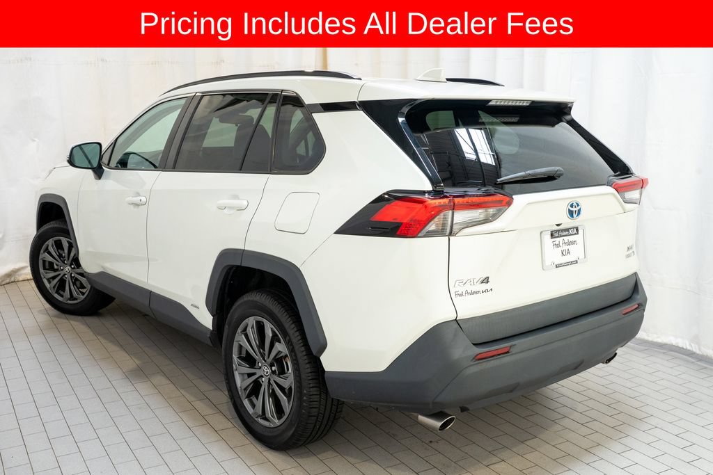 Used 2022 Toyota RAV4 XLE Premium AWD/4WD image 3