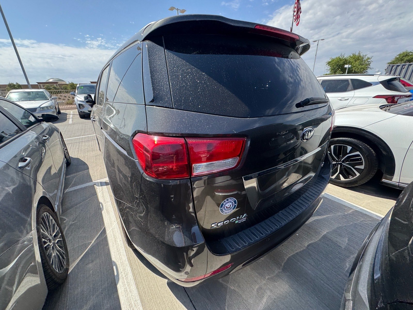Used 2016 Kia Sedona LX w/ Option Group 020 FWD image 3