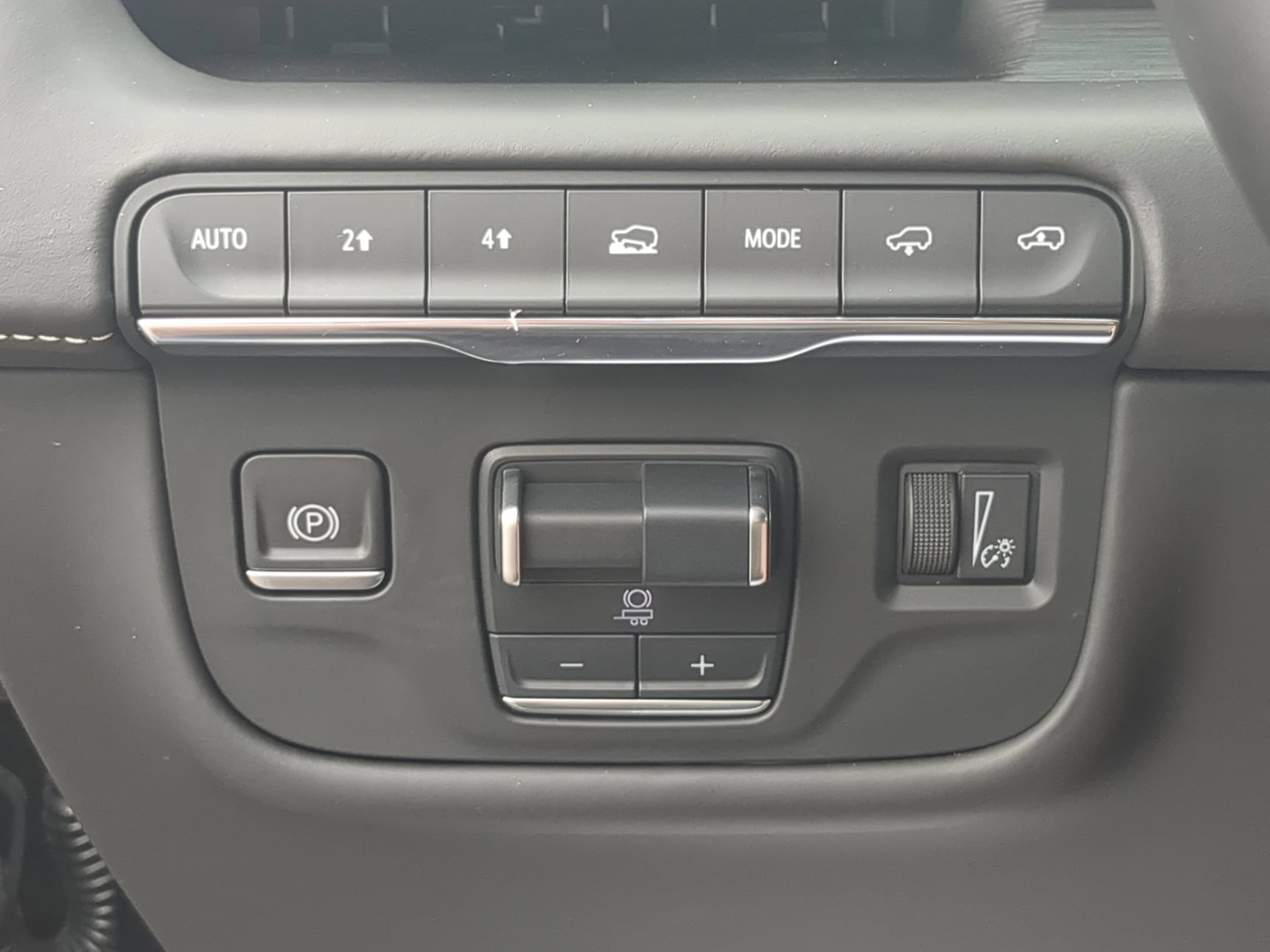 Certified 2023 Cadillac Escalade Premium Luxury Platinum AWD/4WD image 17