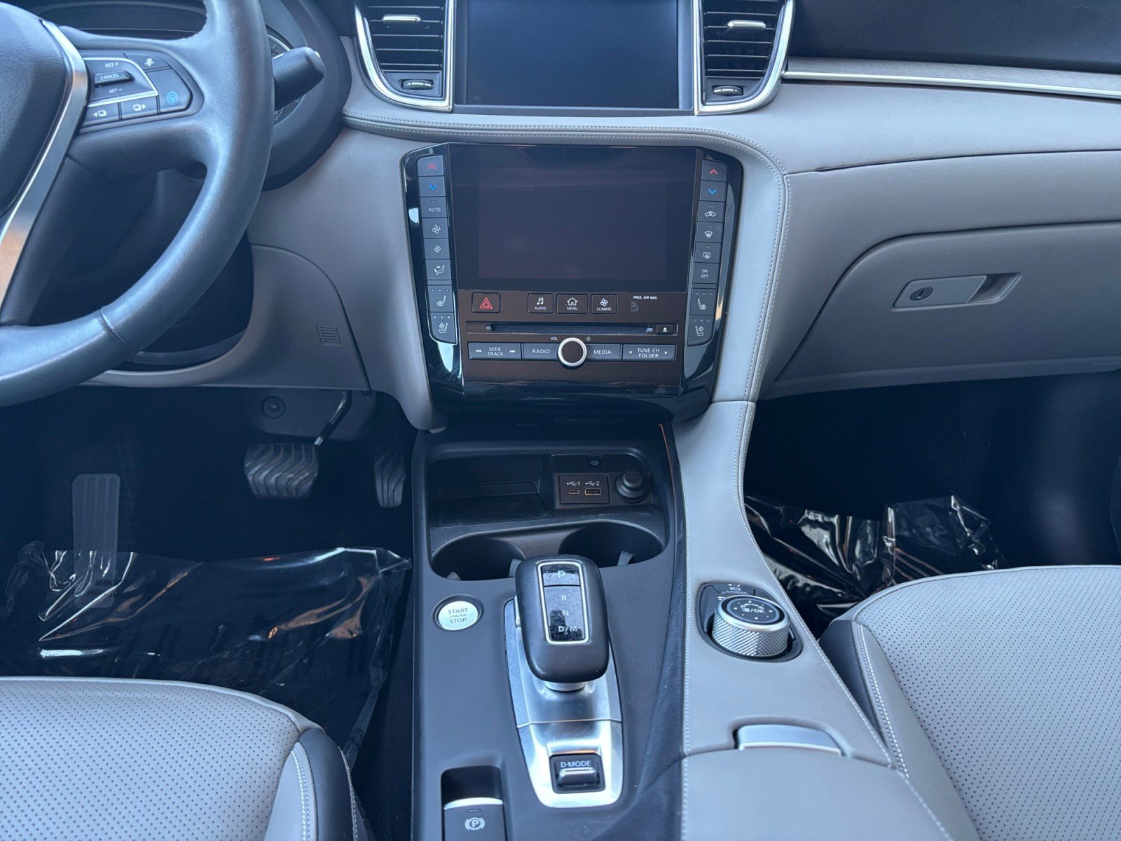 Used 2023 INFINITI QX50 Sensory image 11