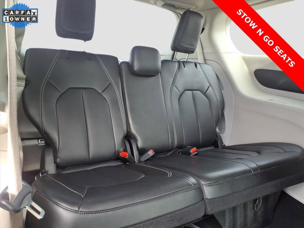 Used 2024 Chrysler Pacifica Touring-L image 10