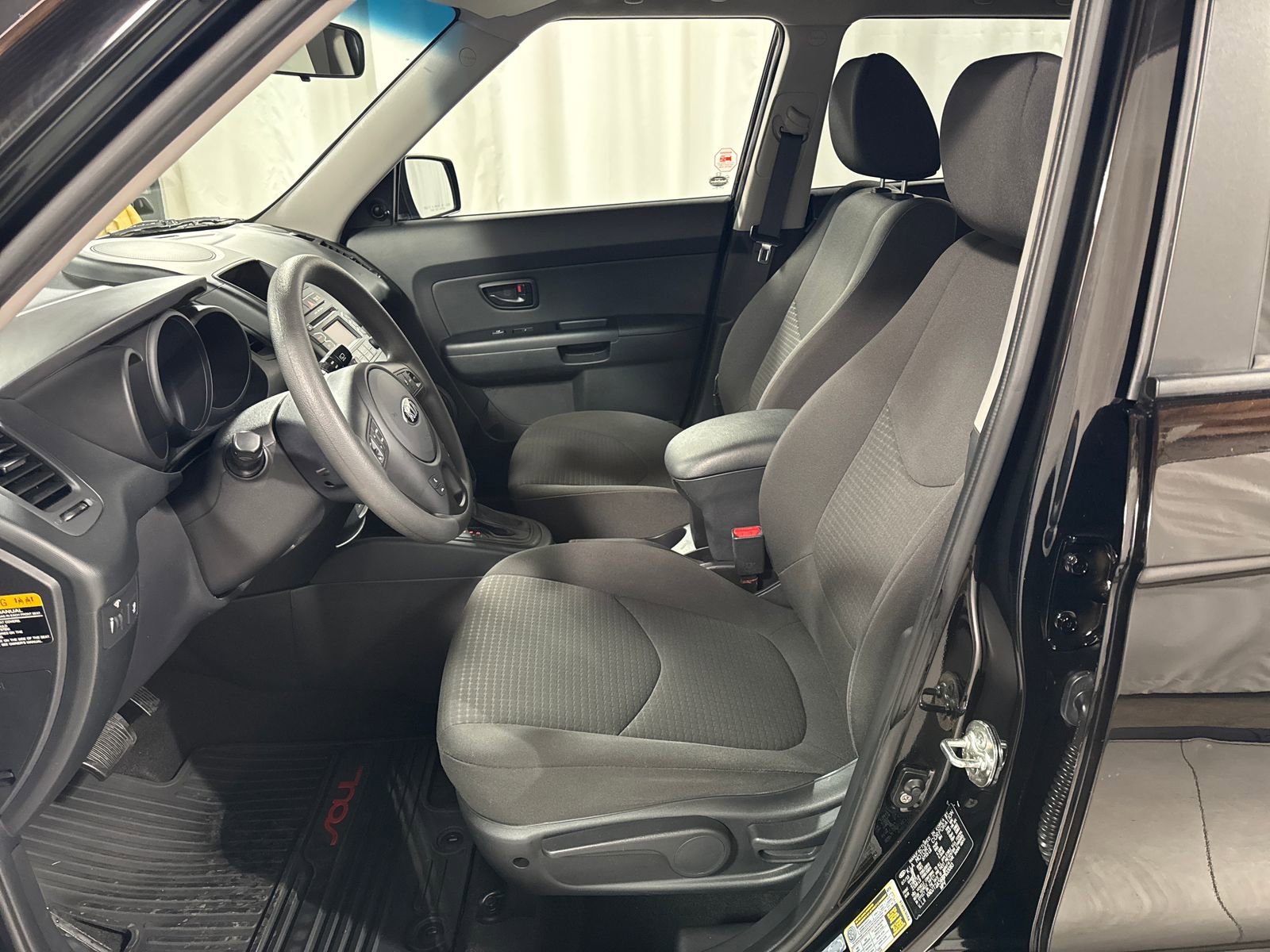 Used 2013 Kia Soul FWD image 3