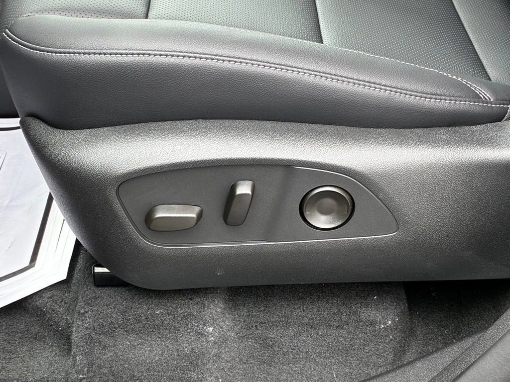 New 2027 Chevrolet Traverse LT w/ LPO, Floor Liner Package AWD/4WD image 8