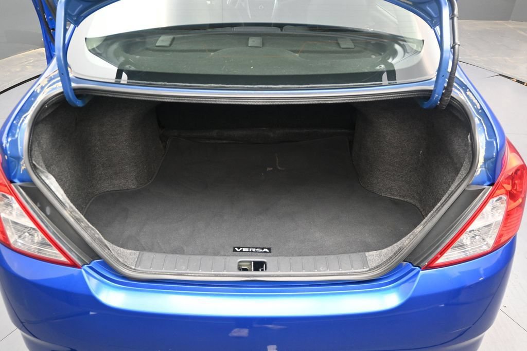 Used 2015 Nissan Versa SV FWD image 14
