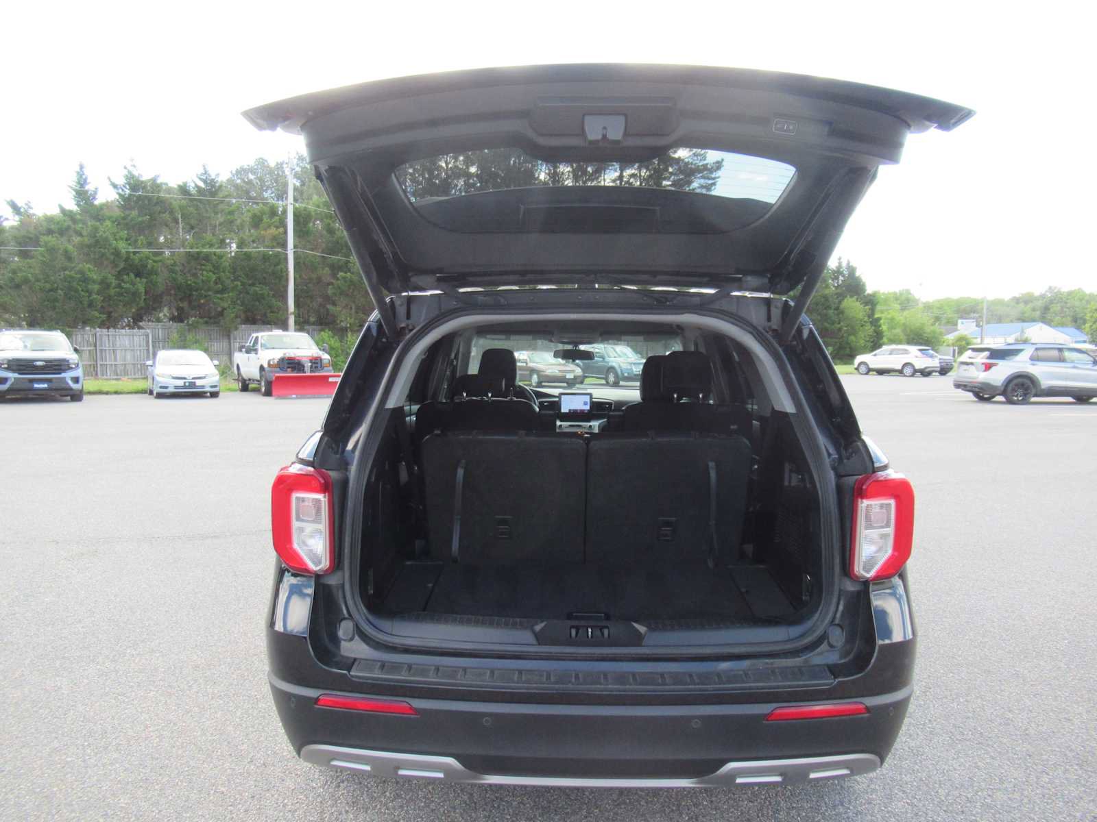 Used 2020 Ford Explorer XLT w/ Equipment Group 202A RWD image 18