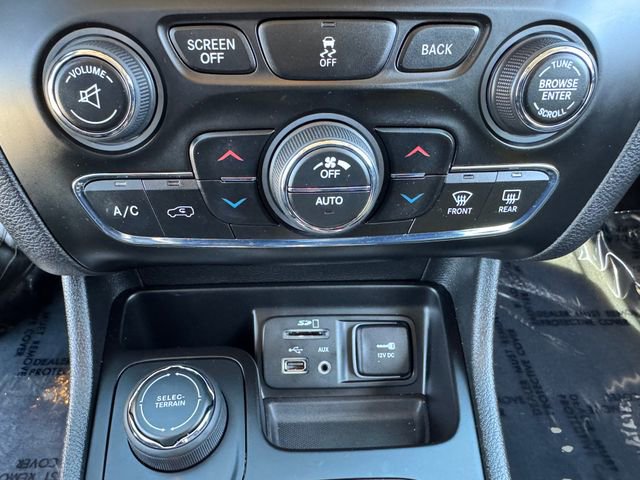 Used 2018 Jeep Cherokee Limited AWD/4WD image 26