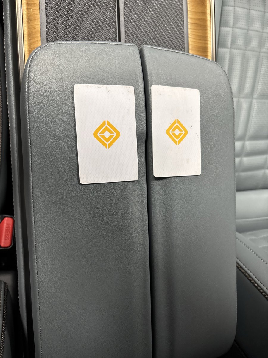 Used 2025 Rivian R1S Premium image 31