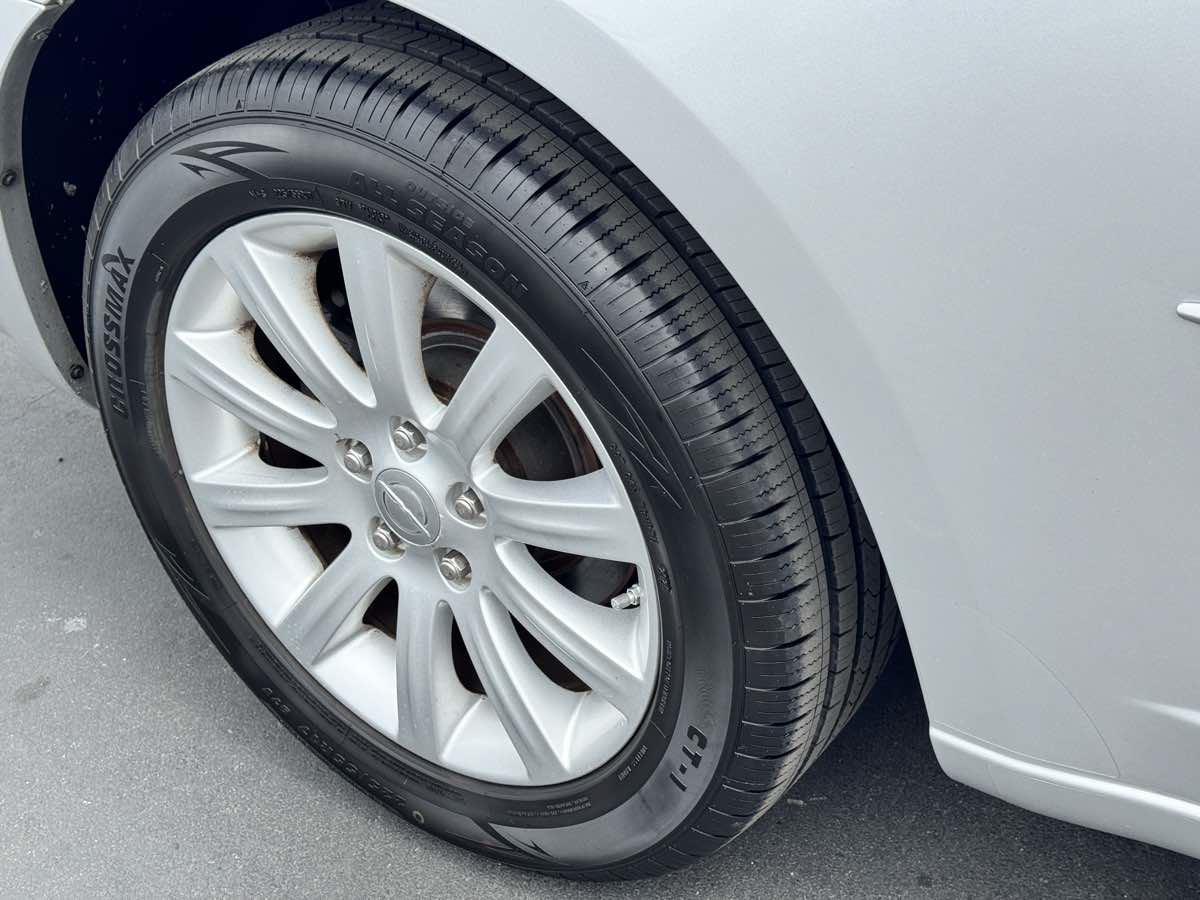 Used 2011 Chrysler 200 Touring FWD image 19