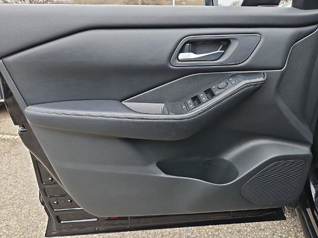 Certified 2024 Nissan Rogue SV AWD/4WD image 13