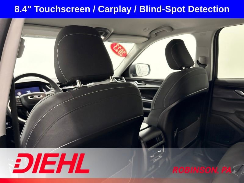Used 2023 Jeep Grand Cherokee Laredo AWD/4WD image 17