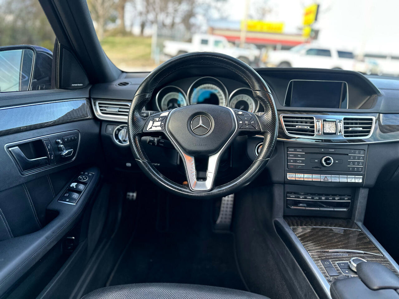 Used 2016 Mercedes-Benz E 400 Sedan image 18