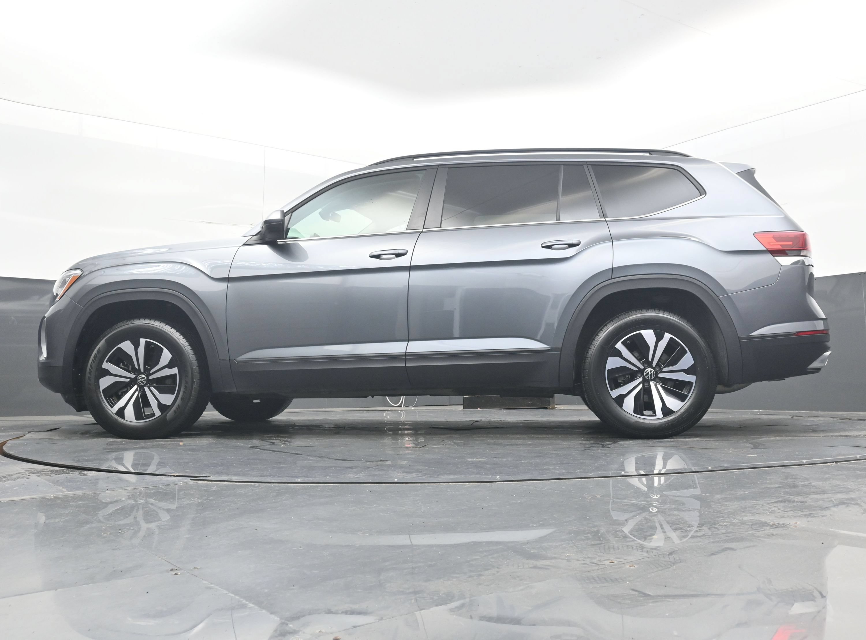 Used 2024 Volkswagen Atlas SE FWD image 42