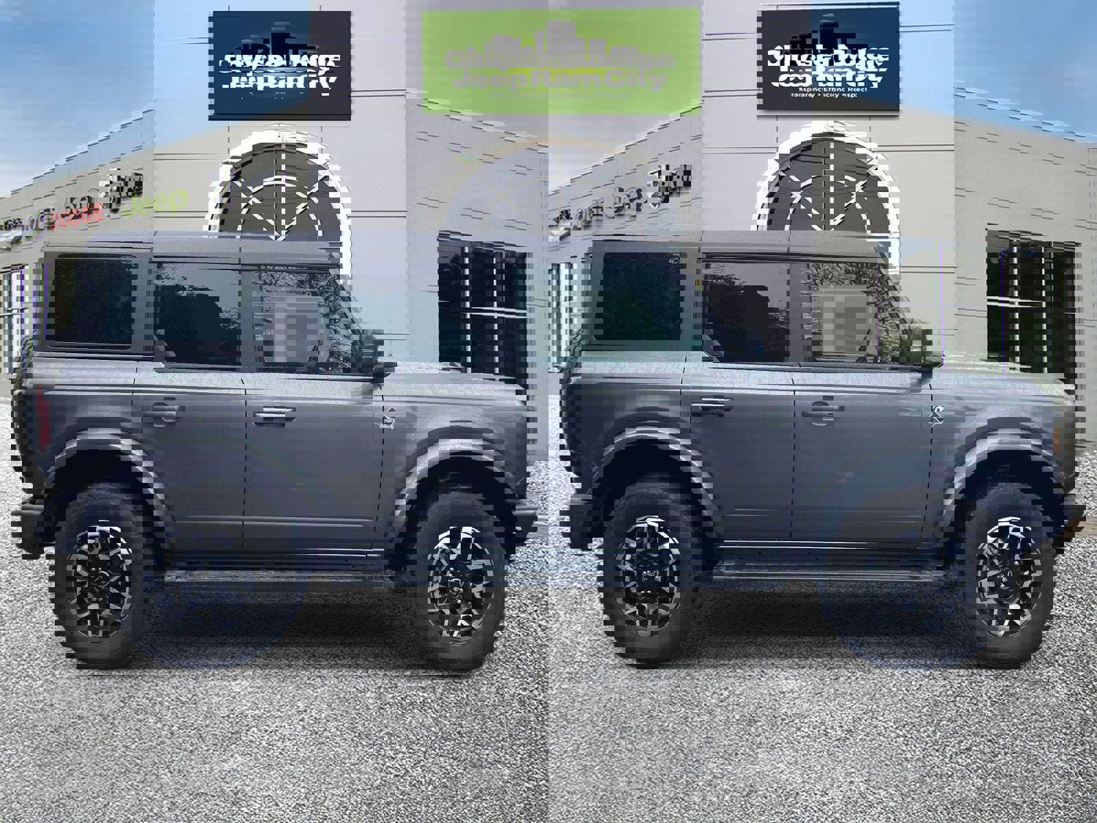 Used 2024 Ford Bronco Outer Banks image 5