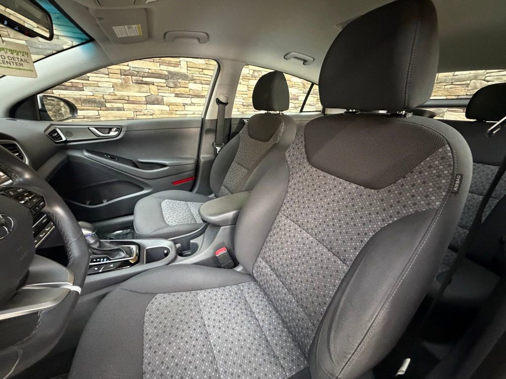 Used 2019 Hyundai Ioniq Plug-In Hybrid image 12