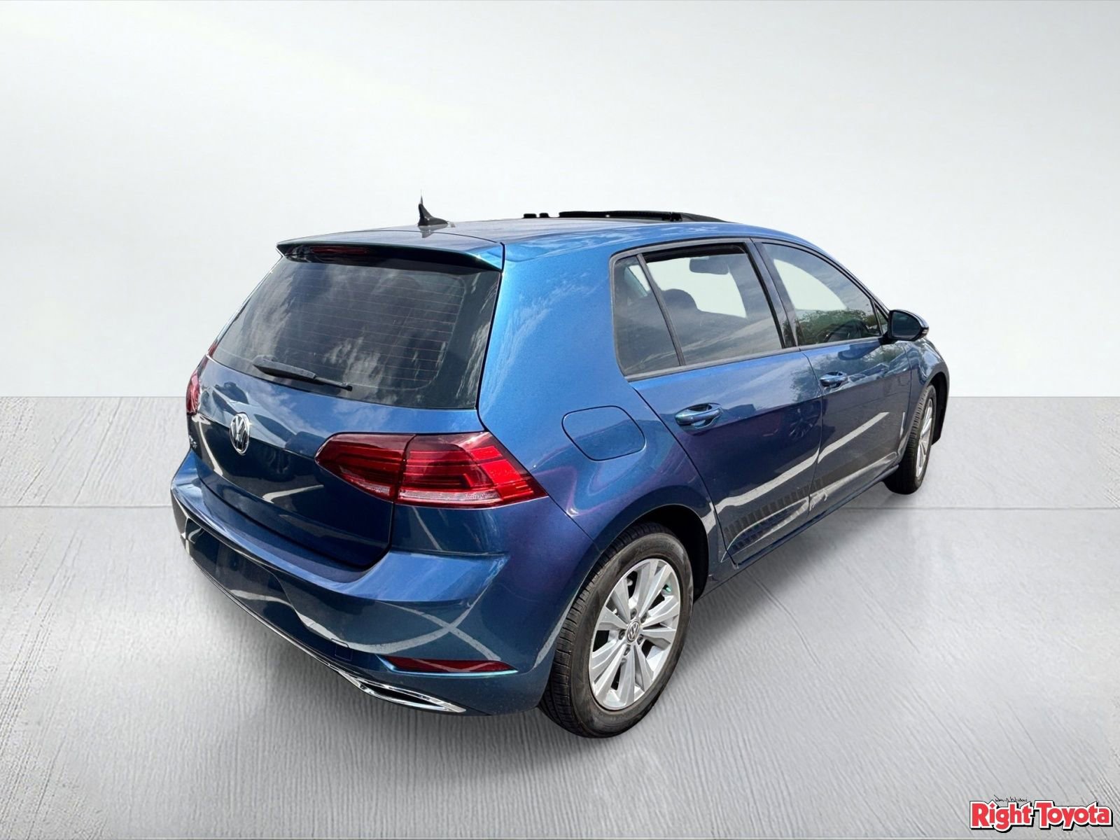 Used 2020 Volkswagen Golf 4-Door image 4