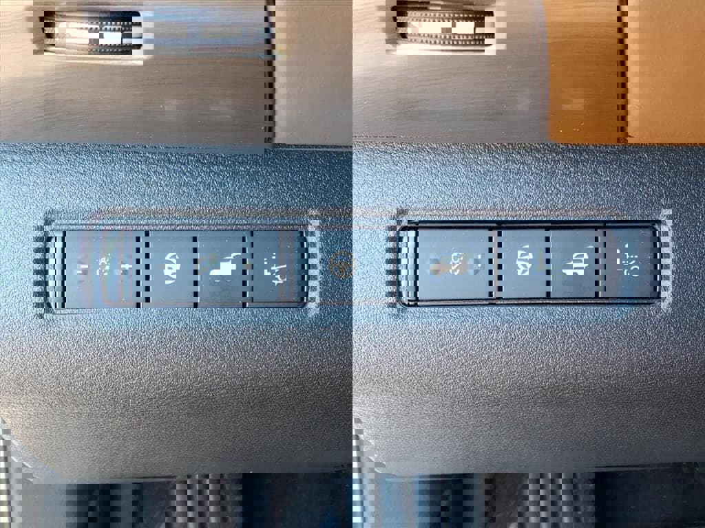 Used 2023 Nissan Pathfinder Platinum image 19