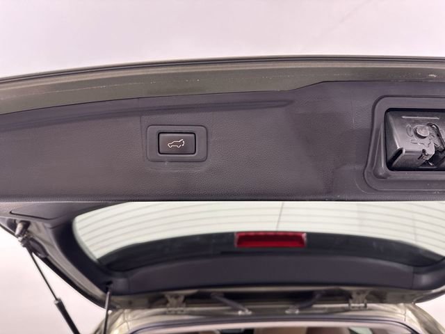 Used 2018 Subaru Outback 3.6R Touring AWD/4WD image 34