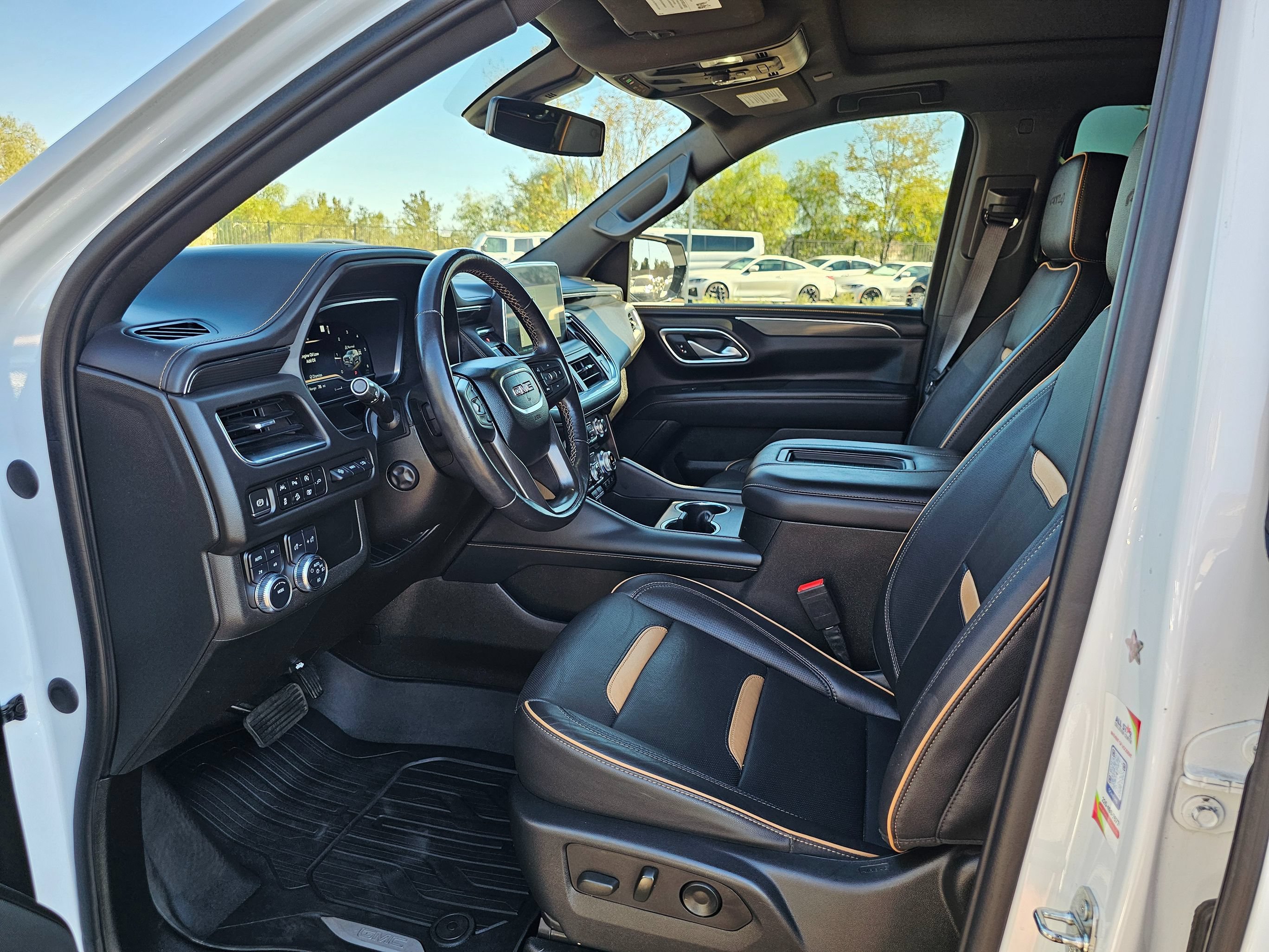 Used 2022 GMC Yukon XL AT4 w/ Technology Package AWD/4WD image 23