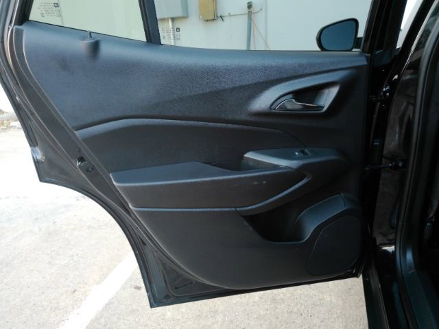 Used 2025 Chevrolet Trax LS w/ LS Convenience Package image 16