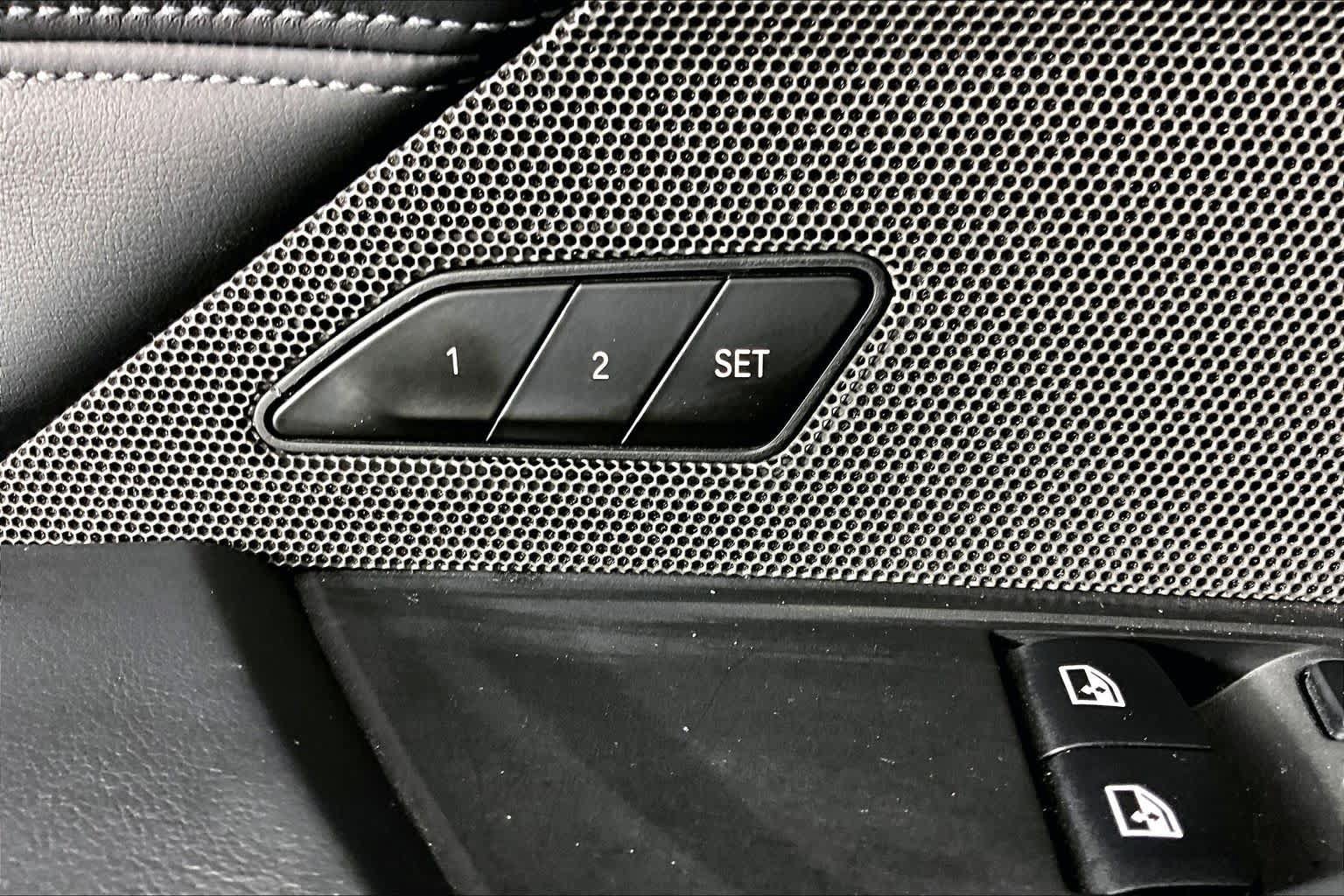 Used 2021 BMW M4 Coupe w/ Executive Package RWD image 34