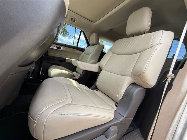 Used 2020 Ford Explorer Platinum w/ Premium Technology Package AWD/4WD image 10