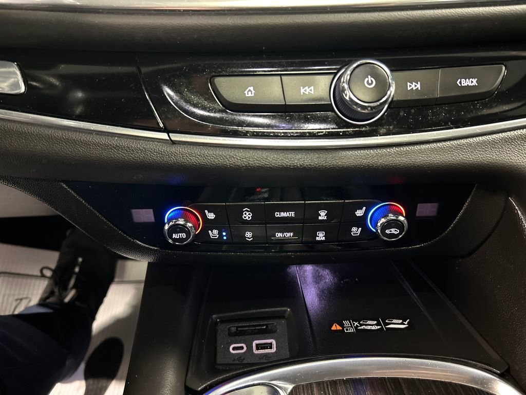 Used 2024 Buick Enclave Avenir w/ Avenir Technology Package AWD/4WD image 19