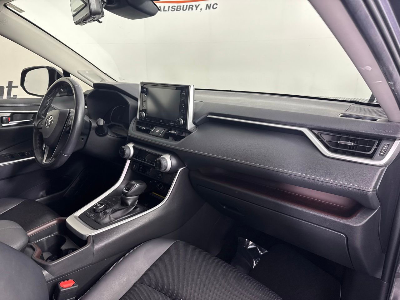 Used 2019 Toyota RAV4 Limited w/ Advanced Technology Package image 38