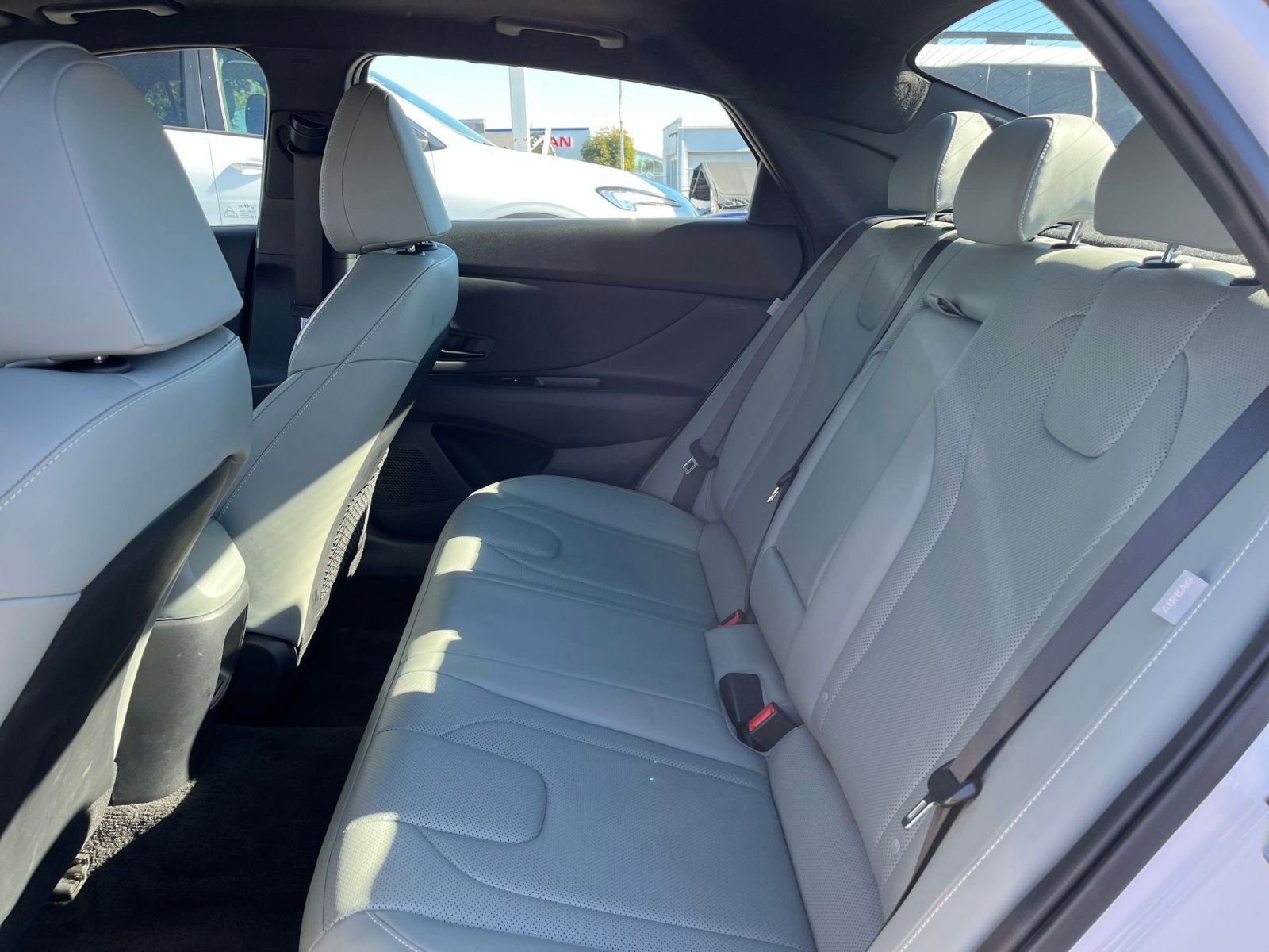 Used 2025 Hyundai Elantra Limited image 25