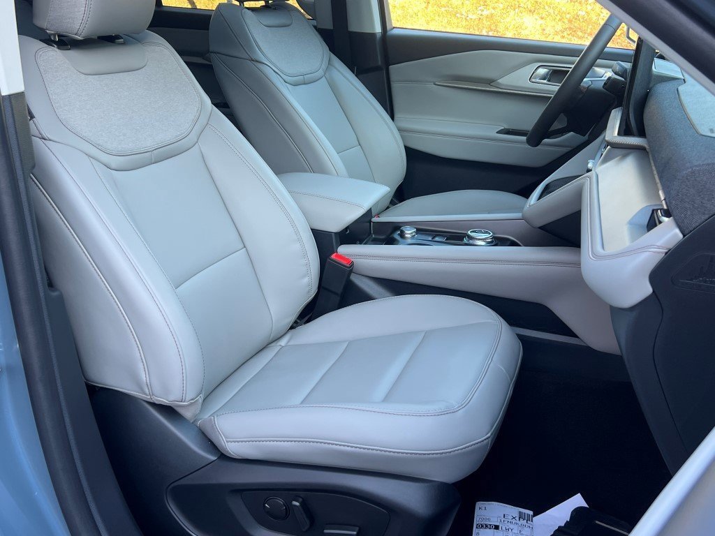 New 2026 Ford Explorer Active w/ Active Comfort Package image 8