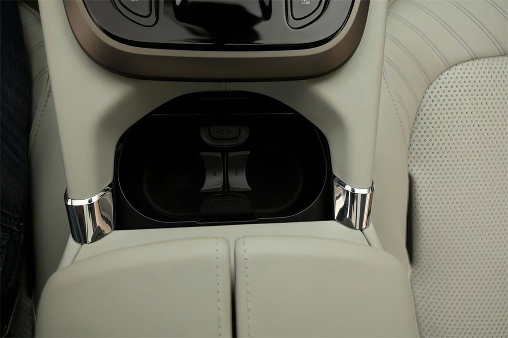 New 2025 Aston Martin DBX 707 image 34