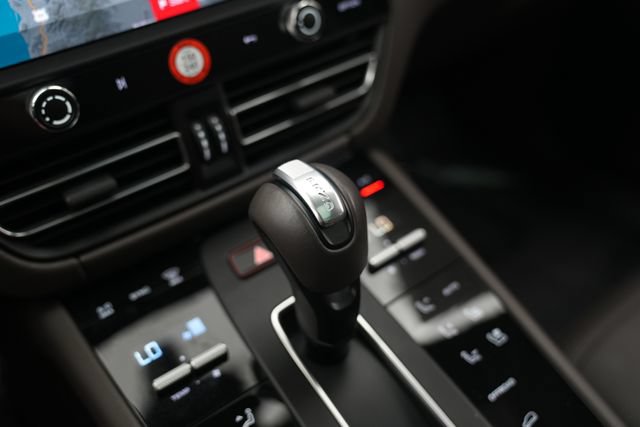 Certified 2026 Porsche Macan AWD/4WD image 41