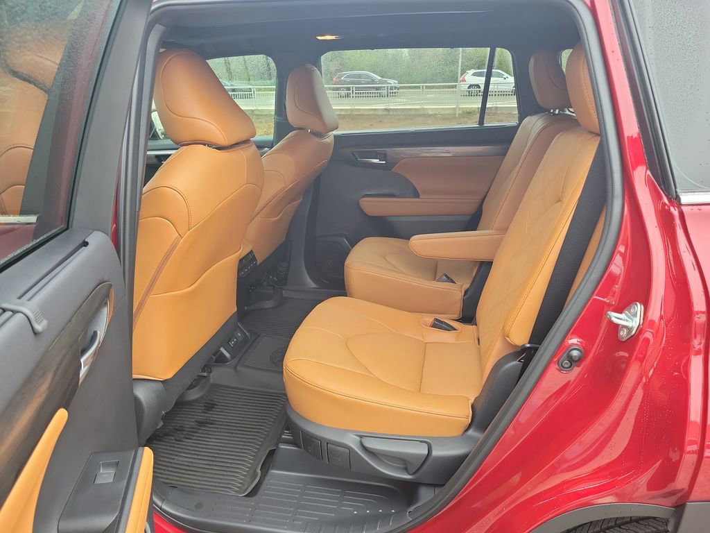 Used 2023 Toyota Highlander Platinum image 19