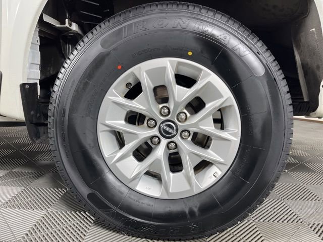 Used 2024 Nissan Frontier SV image 6