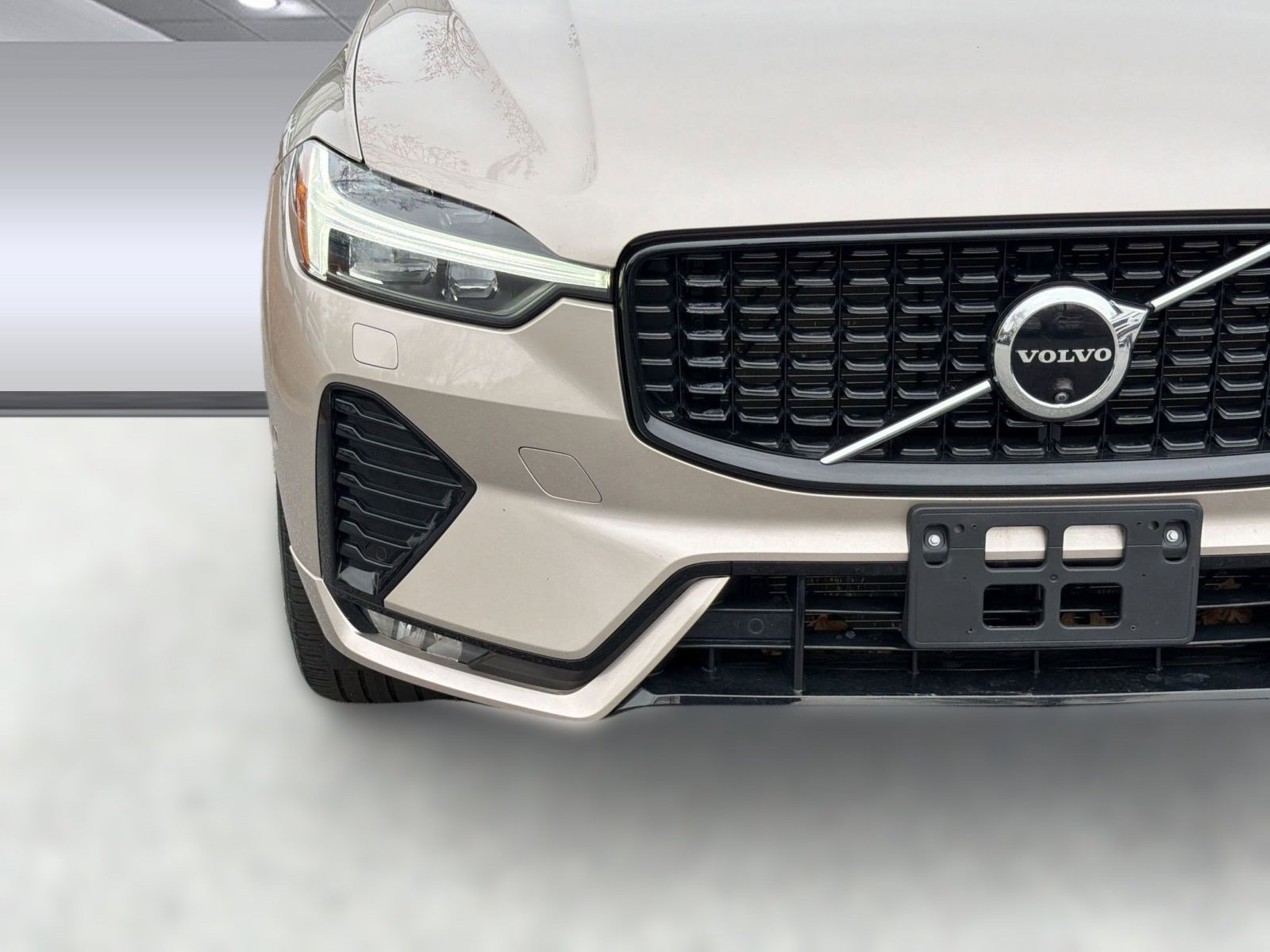 Certified 2024 Volvo XC60 B5 Plus w/ Climate Package image 11