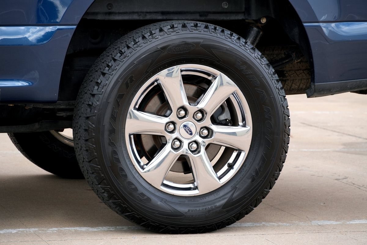 Used 2019 Ford F150 XLT w/ Equipment Group 302A Luxury AWD/4WD image 26
