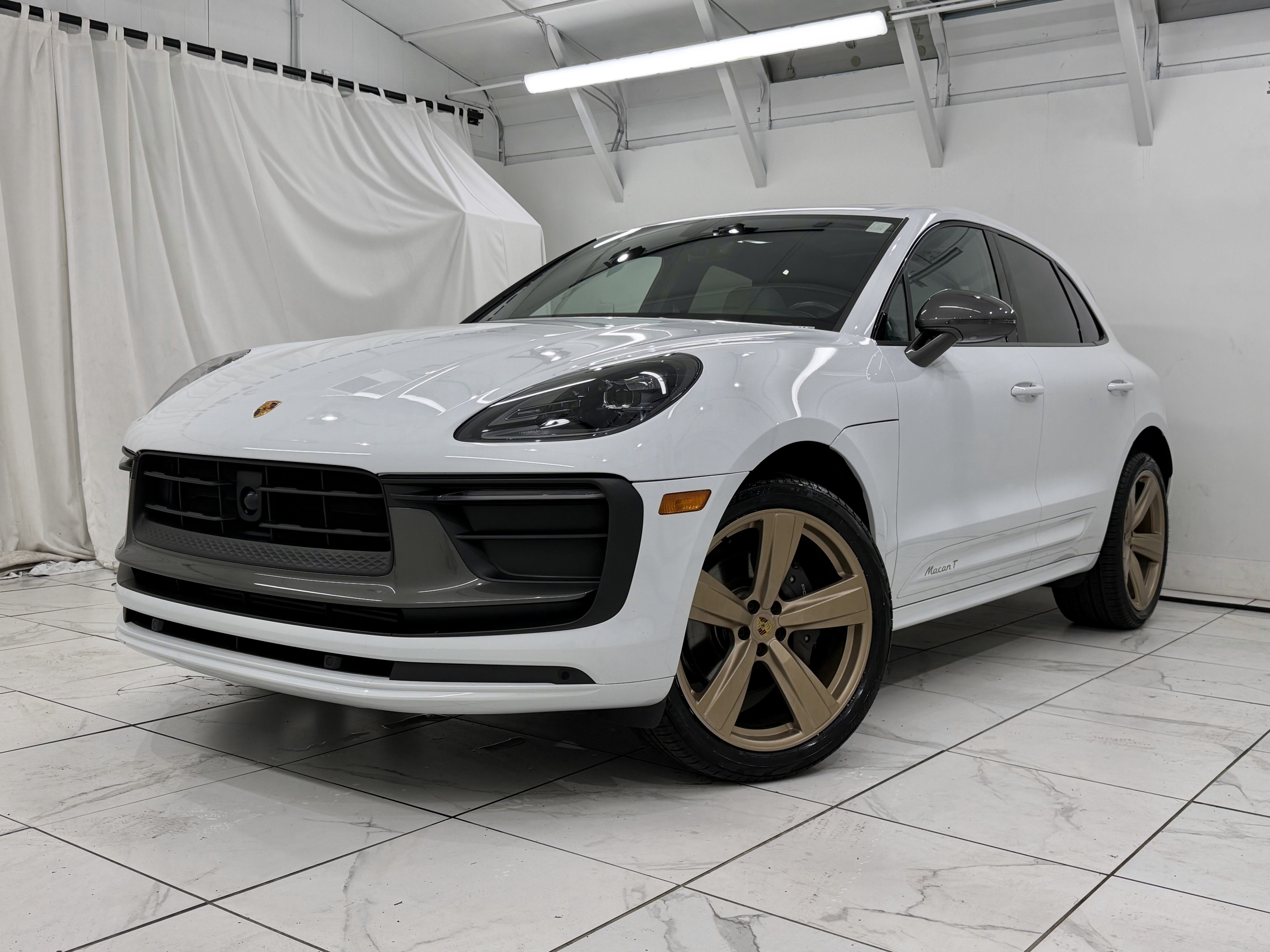 Certified 2023 Porsche Macan Turbo AWD/4WD image 7